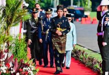Jadi Inspektur Upacara Harlah Pancasila 2023, Presiden Jokowi Kenakan Pakaian Adat Kesultanan Deli Jadi Inspektur Upacara Harlah Pancasila 2023, Presiden Jokowi Kenakan Pakaian Adat Kesultanan Deli