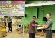 Warga Selemam Terima Rumah Layak Huni, ja’afar: Terima Kasih Kodim 0318 Natuna Komandan Kodim Natuna 0318 menyerahkan langsung Kunci rumah setelah Proses penyelesaian Program Rehab Rumah Tidak Layak Huni (RTLH)