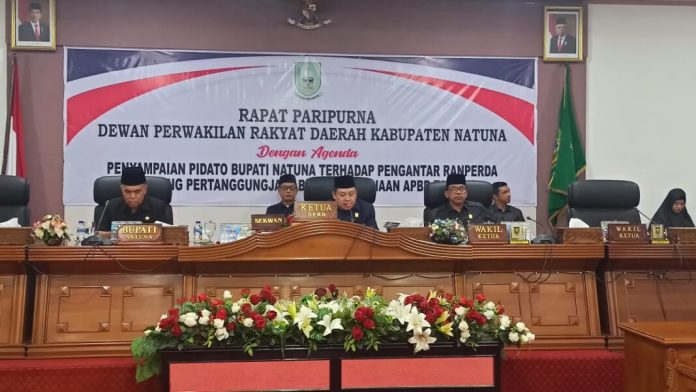 Sidang paripurna DPRD Kabupaten Natuna dengan agenda penyampaian pidato Bupati Natuna terhadap pengantar Ranperda pertanggungjawaban pelaksanaan APBD tahun 2022.
