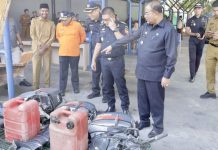 Permudah Akses Masyarakat Desa Tebias dan Degung, Kanwil DJBC Kepri Hibahkan 2 Speedboat