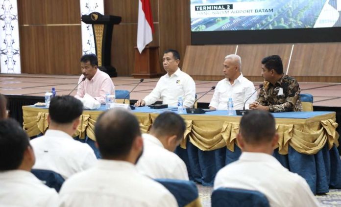 Kepala BP Batam Perintahkan SPAM dan ABH Langkah Cepat Selesaikan Polemik Air Kepala BP Batam Perintahkan SPAM dan ABH Langkah Cepat Selesaikan Polemik Air
