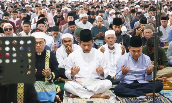 Wako Rudi dan Sesmenko Laksanakan Salat Idul Adha 1444 H ok Wako Rudi dan Sesmenko Laksanakan Salat Idul Adha 1444 H