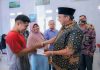 Bupati Benny Serahkan Bantuan Korban Angin Puting Beliung