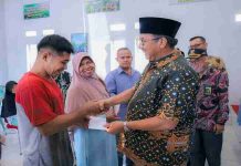 Bupati Benny Serahkan Bantuan Korban Angin Puting Beliung