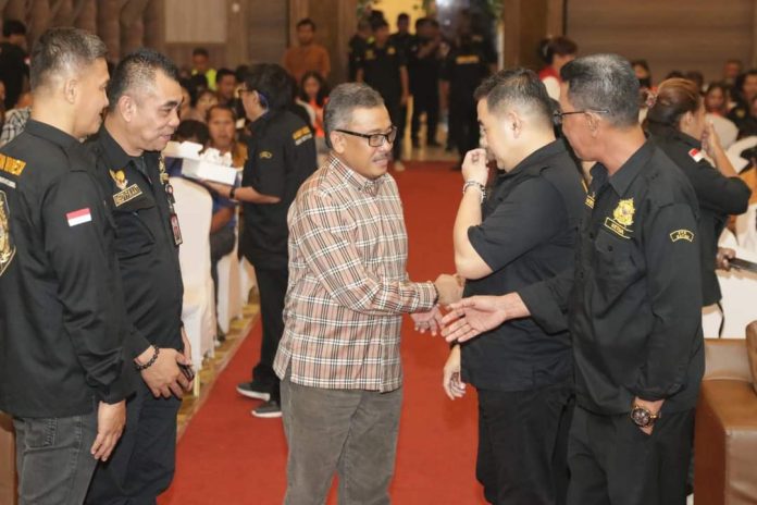 Jefridin Sampaikan Pesan Walikota Batam Terkait Pembangunan di Pelantikan Pengurus Manguni Kepri