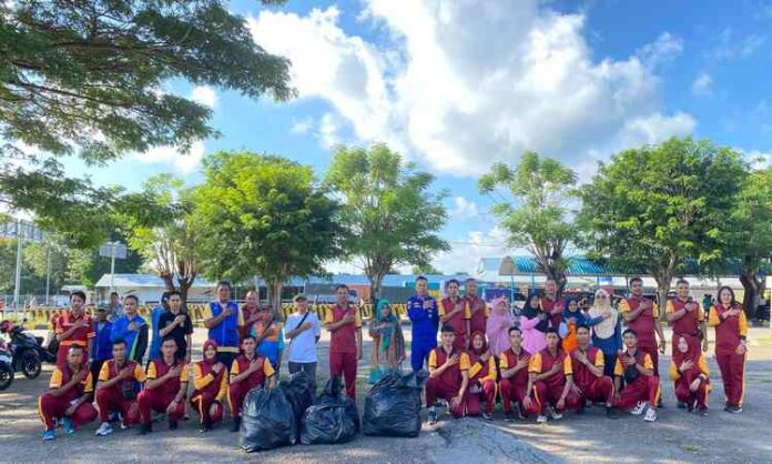 Polri Peduli Lingkungan Bersih, Polsek Binut Goro Di Pelabuhan Asdp Tanjunguban