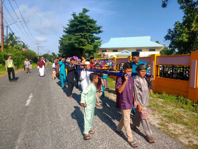 1445 bunga telur dalam rangka meriahkan Pawai Tahun Baru Islam 1445 Hijriah di Kabupaten Natuna.