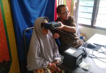 Jemput Bola, Disdukcapil Karimun Datangi Warga Lansia Lakukan Perekaman KTP