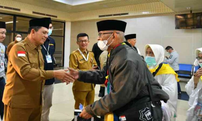 Gubernur Ansar Sambut Kepulangan Jemaah Haji Kloter 1 Kepri, Sebanyak 363 Jamaah Tiba Dengan Selamat