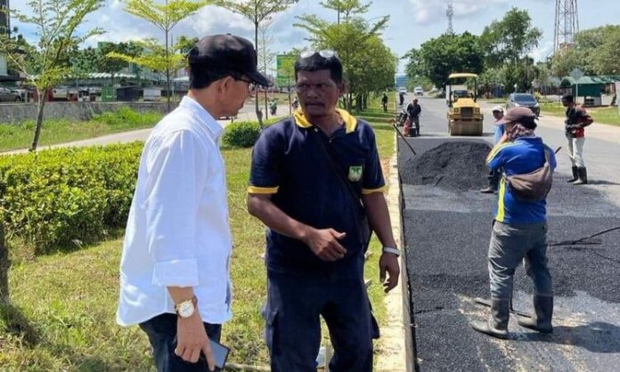 Amsakar Tinjau Perbaikan Jalan di Kawasan KBC