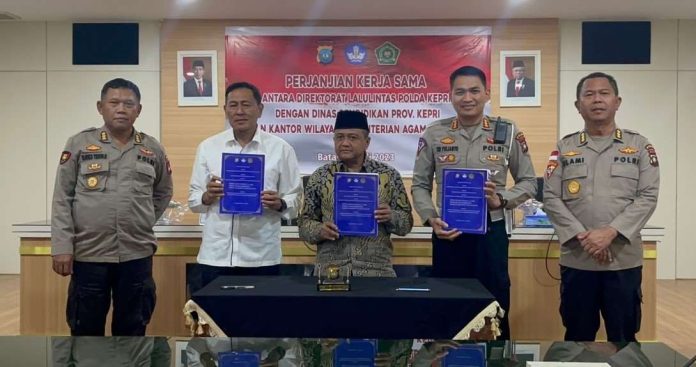 Polda Kepri akan Intergasikan Pendidikan Lalu Lintas di Sekolah Polda Kepri akan Intergasikan Pendidikan Lalu Lintas di Sekolah