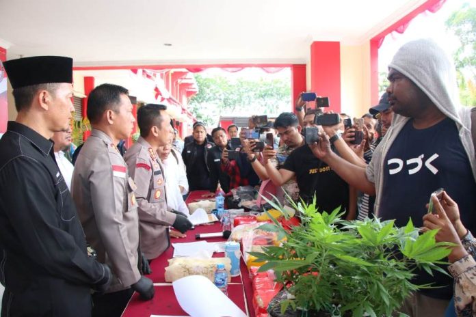 Polresta Barelang Amankan 14 Tersangka Kasus Kepemilikan Sabu 23.477,44 Gram dan Tanaman Ganja