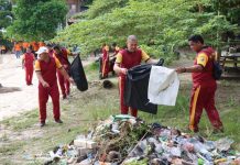 Puluhan Personil Polres Anambas Bersih Sampah Serentak di Pantai Tanjung Momong Puluhan Personil Polres Kepulauan Anambas Bersih Sampah Serentak di Pantai Tanjung Momong