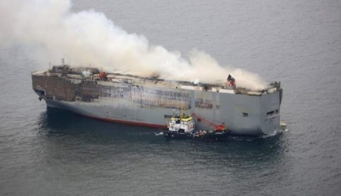 Kapal Bawa 3.000 Mobil Listrik Tujuan Singapura Terbakar di Perairan Belanda