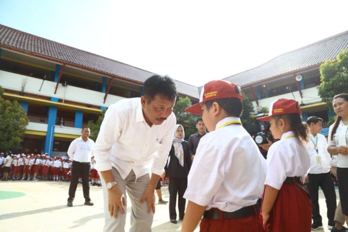 siswa baru masuk sekolah