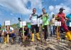 Gubernur Ansar Menanam Mangrove di Kawasan Mangrove Presiden Bersama Masyarakat Setokok