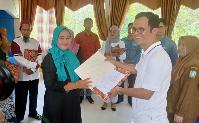 Harbour Energy Serah Terima Gedung Majelis Guru 1