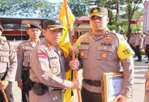 Kapolsek Batu Ampar Terima Penghargaan Polsek Terbaik Periode Juli 2023 Dari Kapolresta Barelang