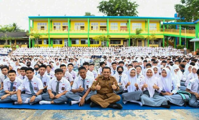 Tahun 2024 Pemprov Kepri Siapkan Seragam Gratis Bagi Siswa SMA,SMK & SLB