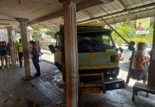 Diduga Sopir Mengantuk dan Alami Rem Blong, Truk Nyelonong Hantam Kedai di Karimun