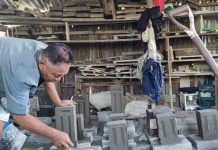Inspiratif, Tekuni Usaha Batako, Aswari Mampu Menyekolahkan Anak Hingga Perguruan Tinggi