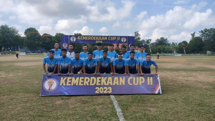 Ribuan Penonton Saksikan Kelong FC VS Telang FC di Kejuaraan Kemerdekaan Cup II Kijang Ribuan Penonton Saksikan Kelong FC VS Telang FC di Kejuaraan Kemerdekaan Cup II Kijang