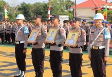 Kapolres Tanjungpinang Kombes Pol Heribertus Pimpin Upacara PTDH 3 Personel Kapolres Tanjungpinang Kombes Pol Heribertus Pimpin Upacara PTDH 3 Personel