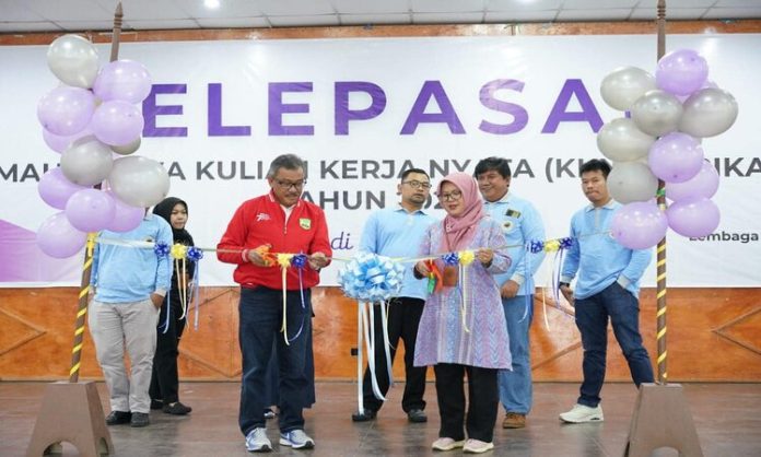 Lepas Mahasiswa KKN UNRIKA (1)