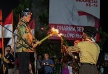Mendagri RI Tito Karnavian Lepas Pawai Obor di Pantai Piwang Natuna Mendagri RI Tito Karnavian Lepas Pawai Obor di Pantai Piwang Natuna