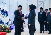 Menkominfo Budi Arie Lantik Fadhilah Mathar sebagai Dirut BAKTI Kominfo Menkominfo Budi Arie Lantik Fadhilah Mathar sebagai Dirut BAKTI Kominfo
