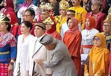 Viral Pak Bas Godain Baju Erick Thohir saat Upacara HUT Kemerdekaan 78 di Istana Merdeka Pak Bas dan Erick Thohir 2023 ok