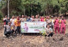 Selamatkan Bumi, Kapolsek Sekupang Bersama Kelompok Tani Tanam Bibit Pohon
