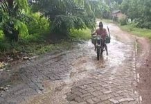 Dewan dan Pemkab Bingung, 4 Tahun Pasca Banjir Jalan ke Desa Kelong Masih Rusak 4 Tahun Pasca Banjir Jalan ke Desa Kelong Masih Rusak