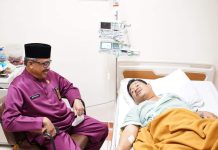 Sekda Jefridin Bersama Baznas Batam Besuk Raja Ama di RS Awal Bros