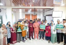 Sekda Jefridin Serahkan Bantuan Modal Usaha Bagi Pelaku UMKM Binaan Baznas Kota Batam