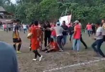 Ricuh Sepakbola di Karimun Dipicu Keputusan Wasit dan Suporter Marah Bikin 2 Pemain Terkapar