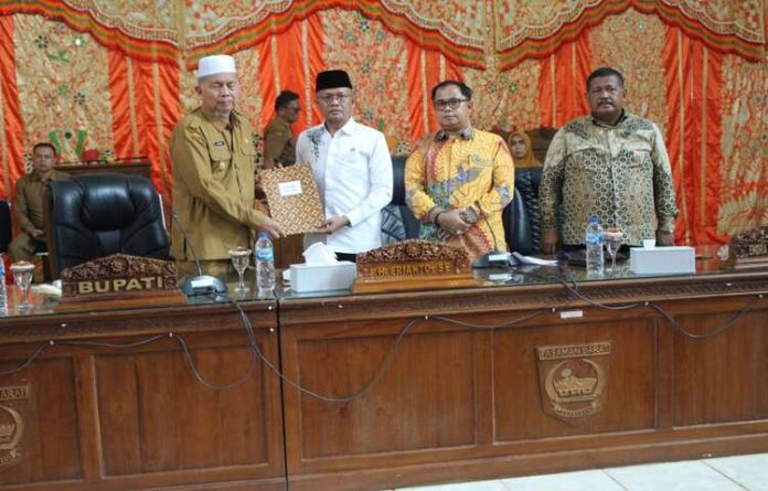 DPRD dan Pemda Pasbar Gelar Rapat Paripurna, Penandatanganan Nota Kesepakatan KUPA dan Perubahan PPAS 2023
