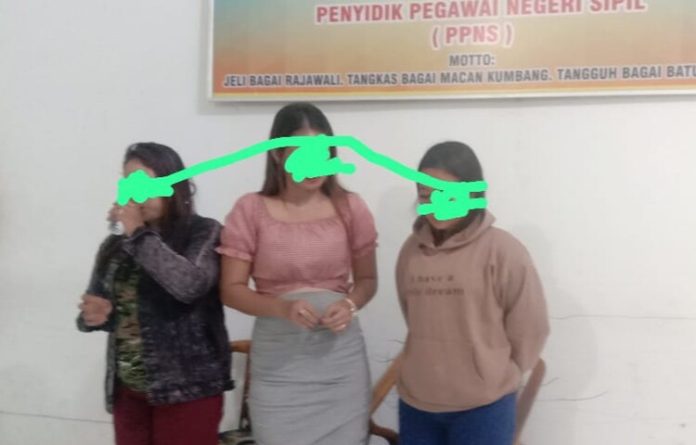 Satpol PP Pasaman Barat Amankan 3 Orang Pemandu Karoke di Sebuah Cafe Koto Balingka