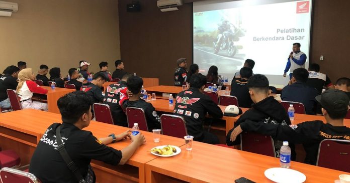 Komunitas Motor Kepri Goes to Honda Bikers Day 2023