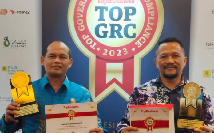 PT PLN Batam Raih Dua Penghargaan TOP GRC Awards 23 Berdedikasi pada GRC, PT PLN Batam Raih Dua Penghargaan TOP GRC Awards 2023