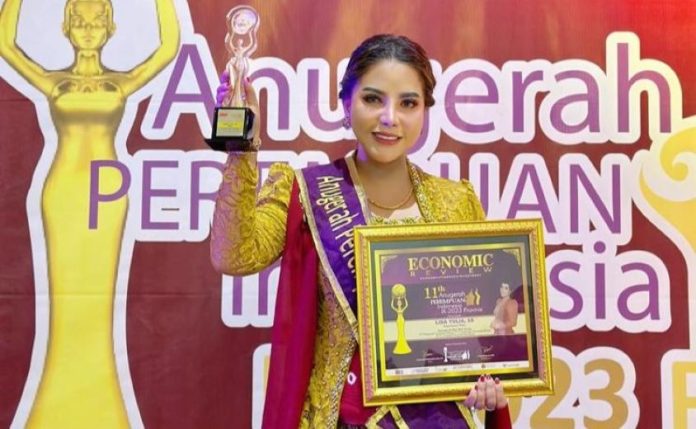 Pengusaha Lisa Yulia Terima Anugerah Perempuan Indonesia