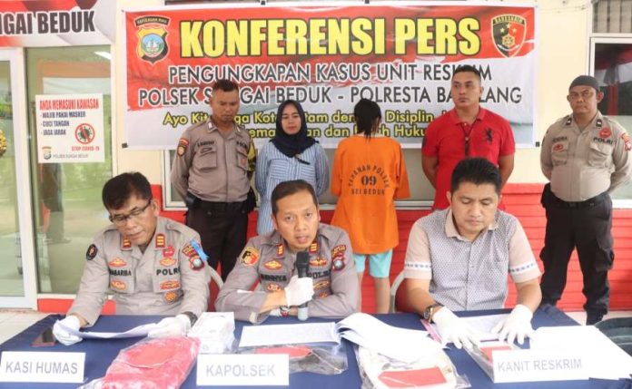 Wanita Muda dari Ngawi Diamankan Polsek Sei Beduk Diduga Buang Bayi Wanita Muda dari Ngawi Diamankan Polsek Sei Beduk Diduga Buang Bayi