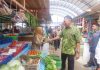 Pemda Natuna Antisipasi Kelancaran Distribusi Pangan Musim Utara 2023 Bupati Natuna meninjau pasar Natuna