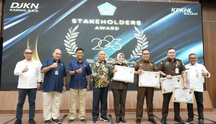 BP Batam Raih Lima Penghargaan dalam KPKNL Batam Stakeholders Award 2023