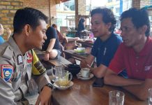 Ngopi Santai Bareng Bripka Khaidir Anggota Polsek Bintan Utara Polsek Bintan Utara