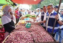 Sekda Jefridin Sidak ke Pasar Toss 3000, Pastikan Kesediaan Bahan Pokok dan Harga Aman