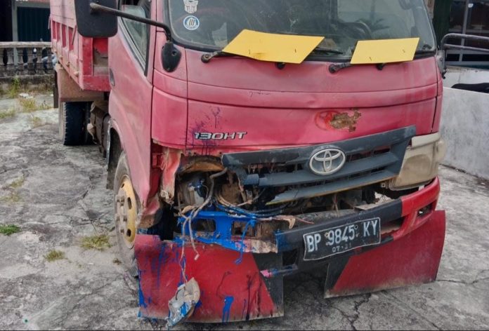 Mobil dump truck Toyota