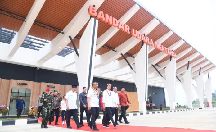 Jokowi Resmikan Bandara Mentawai 2 Jokowi Resmikan Bandara Mentawai 2