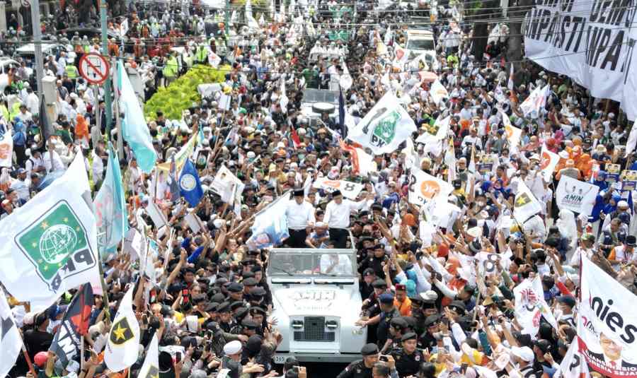 Semarak Arak-arakan Pasangan Capres Alumni UGM Anies-Imin vs Ganjar-Mahfud ke Kantor KPU, Alumni Kampus Lain Kapan jadi Bacapres?