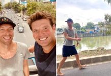 Penampakan Vokalis Coldplay Chris Martin Jalan Kaki Santai di Jakarta Coldplay Chris Martin